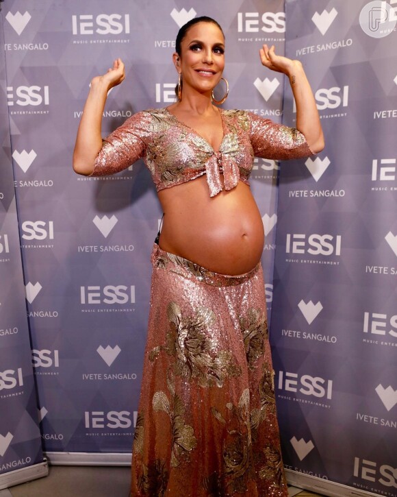 Ivete Sangalo ganhou peso durante a gravidez das gêmes Marina e Helena, nascidas em fevereiro de 2018