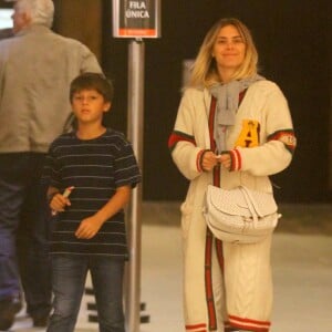 Carolina Dieckmann é fotografada com os filhos Davi Frota e José Worcman, shopping no Fashion Mall, em São Conrado, zona sul do no Rio de Janeiro, nesta quinta-feira, 12 de julho de 2018