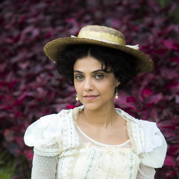 Amélia (Leticia Persiles) perde os sentidos, no capítulo de segunda-feira, 23 de julho de 2018, da novela 'Orgulho e Paixão'