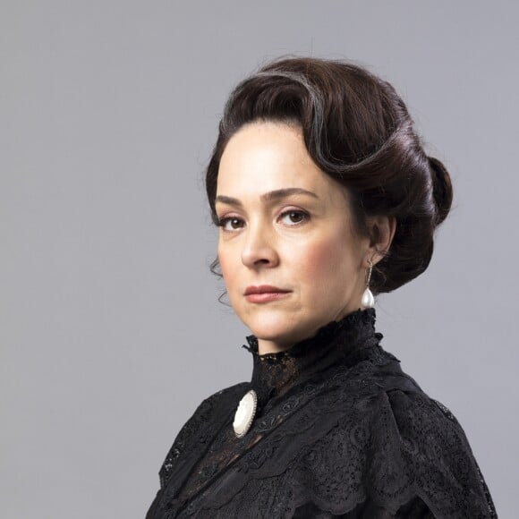 Julieta (Gabriela Duarte) humilha Susana (Alessandra Negrini), no capítulo de quinta-feira, 26 de julho de 2018, da novela 'Orgulho e Paixão'