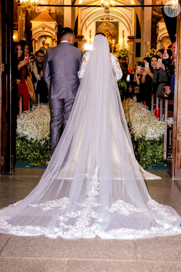 Veja fotos do casamento de Amanda Djehdian e o empresário Mateus Hoffmann, na Igreja Apostólica Armênia São Jorge, em São Paulo, na noite deste sábado, 14 de julho de 2018