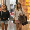 Sasha e amiga, a atriz Luma Antunes, fazem compras em shopping do Rio