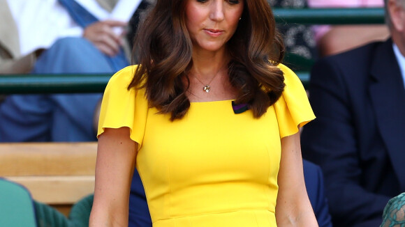 Inspiração: Kate Middleton aposta em look amarelo vibrante D&G em Londres