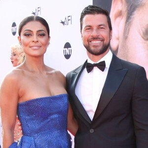 Juliana Paes esteve em uma premiação nos Estados Unidos ao lado do marido, Carlos Eduardo Baptista