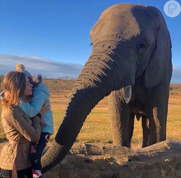 Grazi Massafera está fazendo safari na África do Sul com a filha, Sofia, de 6 anos
