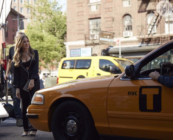 Sarah Jessica Parker posou nas ruas de Nova York, cidade em que 'Sex And The City' era gravada