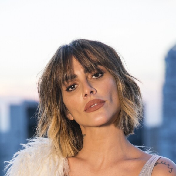 A atriz também trata de assuntos de beleza como cabelo e maquiagem