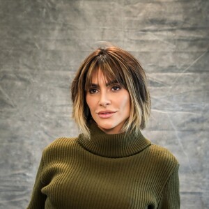 Antes de decidir com o stylist, Cleo conversa com ela mesma sobre os estilos de looks