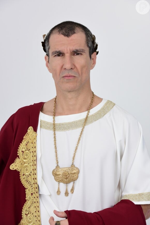 Pôncio Pilatos (Nicola Siri) tem ódio pelos judeus. É casado com Claudia (Larissa Maciel) e pai de Helena (Julia Maggesi), na novela 'Jesus'