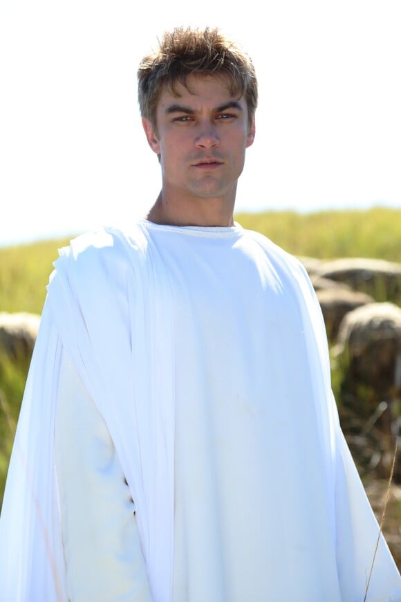 Gabriel (Raphael Sander) é o anjo que anuncia a gravidez de Maria (Juliana Xavier/Claudia Mauro), na novela 'Jesus'