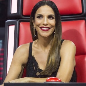 Ivete Sangalo recentemente afastou a preocupação em perder peso após a gravidez