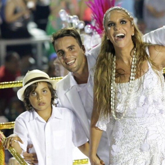 'Anoto no papel: 'ontem botei para dormir Marina, hoje tenho que botar Helena, amanhã é o Marcelo', contou Ivete Sangalo