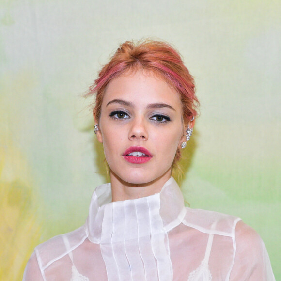 Laura Neiva foi elogiada na internet por foto sensual após término com Chay Suede