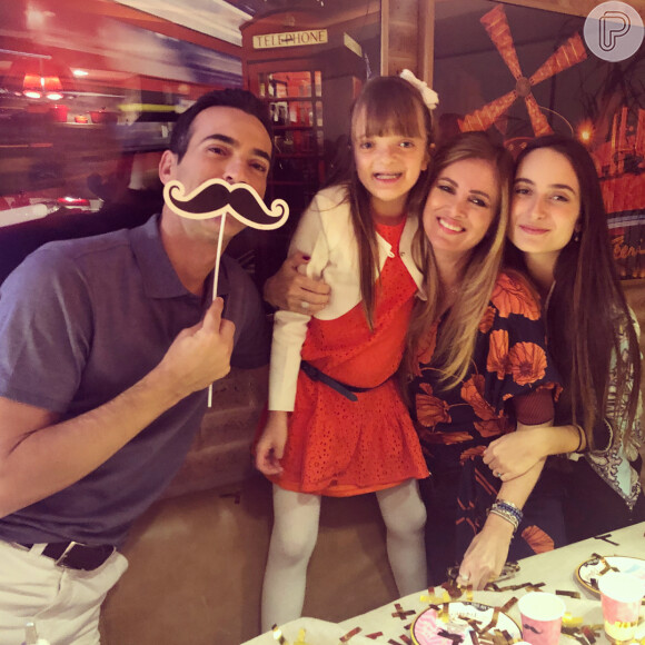 Rafaella Justus curtiu festa de aniversário com Cesar Tralli e família