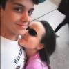 Leo Cidade mostrou abraço de Larissa Manoela antes de embarcar em aeroporto no Rio de Janeiro nesta sexta-feira, dia 20 de julho de 2018