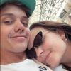 Larissa Manoela também compartilhou abraço com o namorado, Leo Cidade, em seu perfil pessoal no Instagram