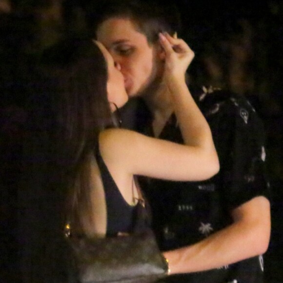 Larissa Manoela viajou para Fortaleza, no Ceará, sem os pais e com o namorado, Leo Cidade