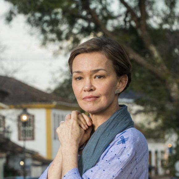 Em 'Espelho da Vida', Julia Lemertz viverá Ana, mãe da protagonista, Cris (Vitória Strada)