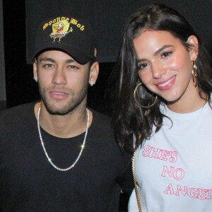 Bruna Marquezine e Neymar saíram da festa e foram comer sanduíches em uma lanchonete