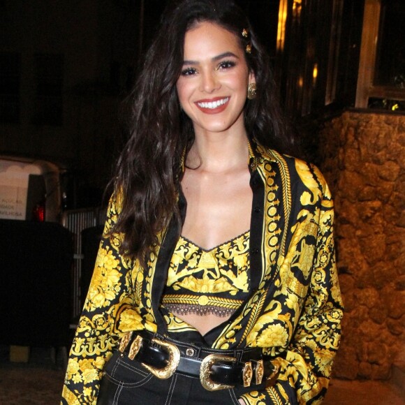 Bruna Marquezine já mostrou a fé ao participar de um culto com amigos no ano passado