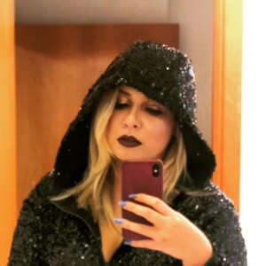 'É agora, para receber a alegria da galera e as palmas, vem a rainha, a rainha Marília Mendonça', afirmou o locutor de rodeio ao narrar a entrada de Marília Mendonça em sua festa