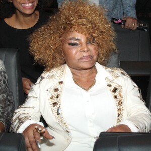 Bruna Linzmeyer prestigiou musical em homenagem à Elza Soares, no Teatro Riachuelo, no Centro do Rio de Janeiro, nesta segunda-feira, 23 de julho de 2018