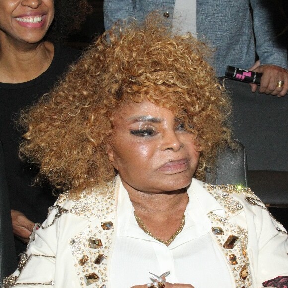 'Esse dia me toca especialmente com a Elza aqui, podendo presenciar essa história. Ver a trajetória dela', festejou Bruna Linzmeyer