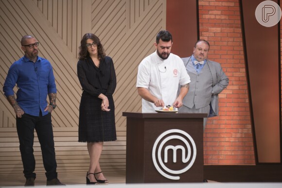 Paola Carosella, Henrique Fogaça, Erick Jacquin e Pablo Oazen, vencedor do 'Masterchef Profissionais', acreditaram que Hugo levou a melhor em uma prova do 'MasterChef'