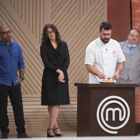 Paola Carosella, Henrique Fogaça, Erick Jacquin e Pablo Oazen, vencedor do 'Masterchef Profissionais', acreditaram que Hugo levou a melhor em uma prova do 'MasterChef'