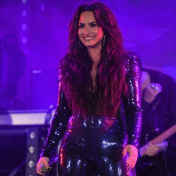 Não foi confirmado se os convidados de Demi Lovato deixaram sua casa antes ou depois de ela sofrer overdose