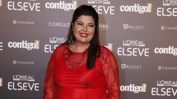 Fabiana Karla usa vestido da filha em premiação: 'Para me sentir mais jovem'