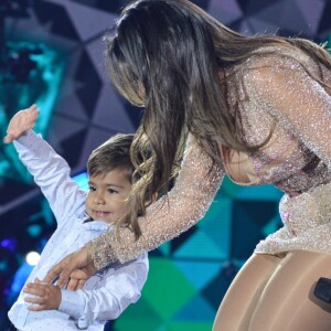 'Aqui é muito amor envolvido pelo meu papai e minha mamãe', disse o perfil de Henry, filho de Simone, no Instagram