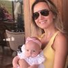 'Com ela a vida ficou ainda melhor', escreveu Eliana ao postar foto de Manuela, sua filha de 10 meses