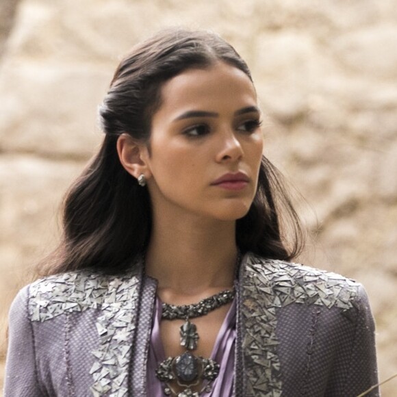 Catarina (Bruna Marquezine) acrescenta para o pai, Augusto (Marco Nanini), no último capítulo da novela 'Deus Salve o Rei': 'Só tenho a lhe agradecer por tudo o que me deu'