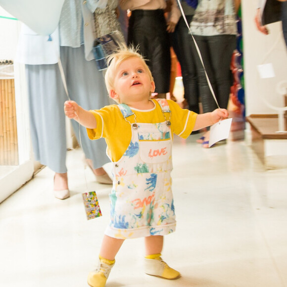 Karina Bacchi promoveu uma festa para comemorar o primeiro ano de vida do filho, Enrico