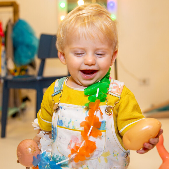 Filho de Karina Bacchi, Enrico ganhou festa de aniversário com tema de Aquarela