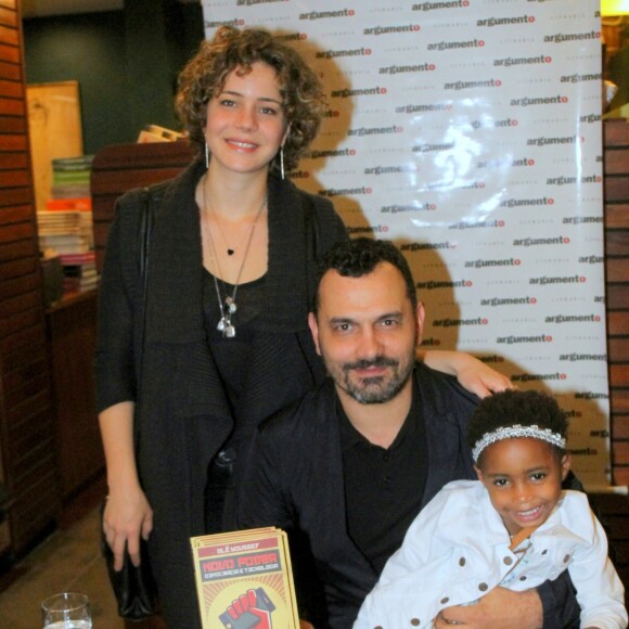 Leandra Leal contou que ensina o valor do amor ao trabalho à filha, Júlia, de 4 anos