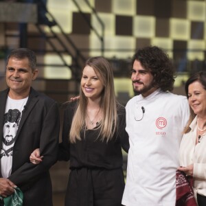 Hugo, finalista do 'MasterChef Brasil', também contou com o apoio dos familiares no último programa da temporada