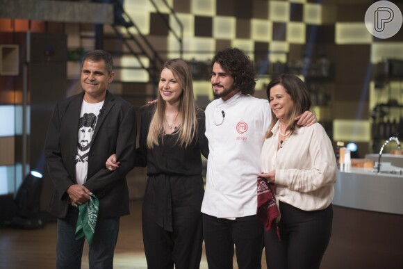 Hugo, finalista do 'MasterChef Brasil', também contou com o apoio dos familiares no último programa da temporada