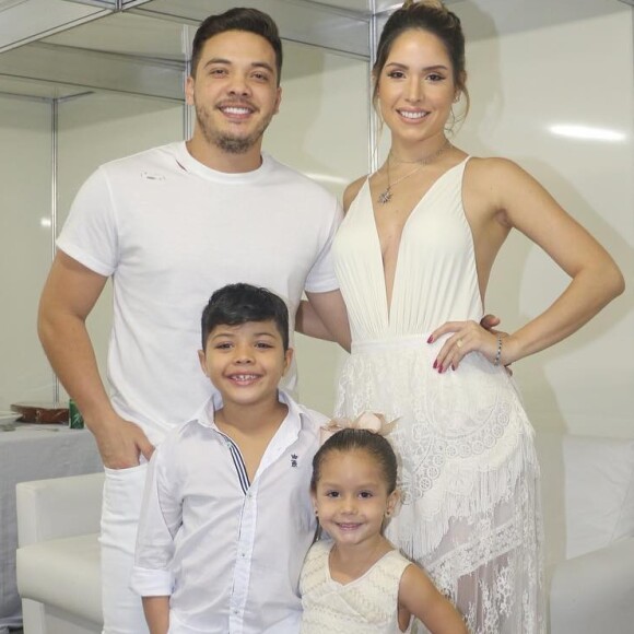 Wesley Safadão destacou a cumplicidade com a mulher, Thyane Dantas, ao comemorar dois anos de casamento