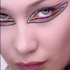 Maquiagem colorida em alta: imagem da campanha Diorshow On Stage Line, com Bella Hadid