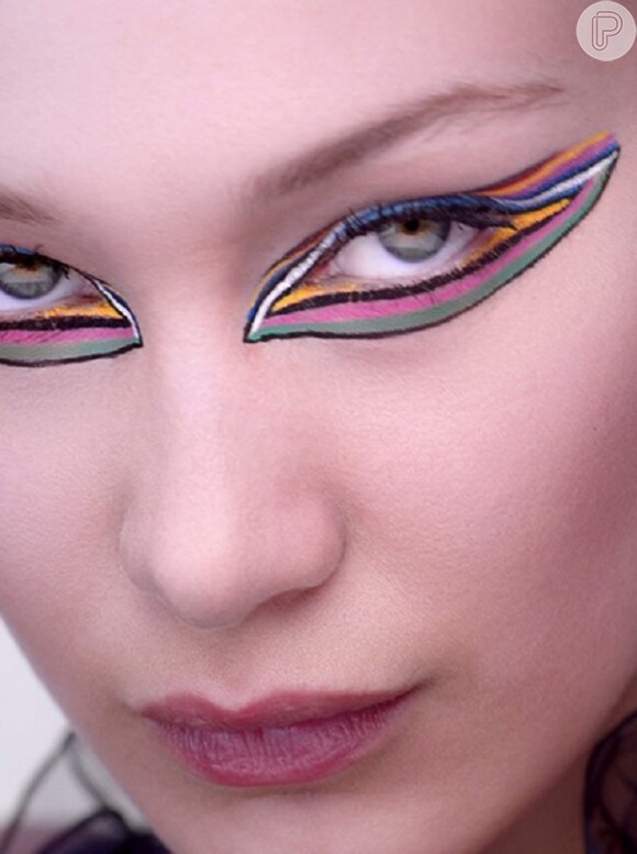 Maquiagem colorida em alta: imagem da campanha Diorshow On Stage Line, com Bella Hadid