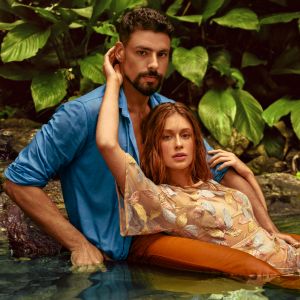 Marina Ruy Barbosa e Cauã Reymond posaram em praia deserta para campanha