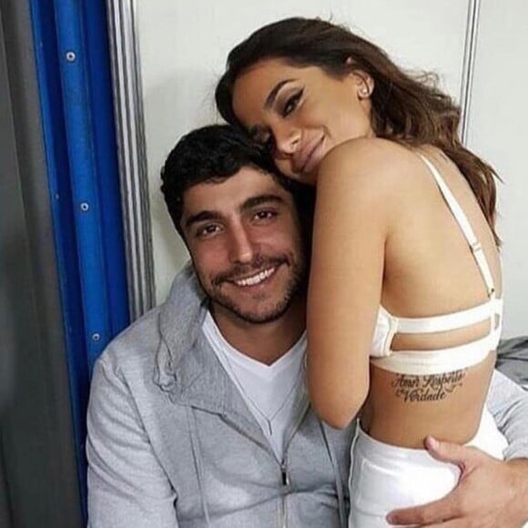 Anitta e o marido, Thiago Magalhães, estão de férias no Chile