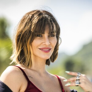 Betina (Cleo) não gosta do comentário de Samuca (Nicolas Prattes) nos próximos capítulos da novela 'O Tempo Não Para': '"Do jeito que você fala, parece que eu sou uma piranha'