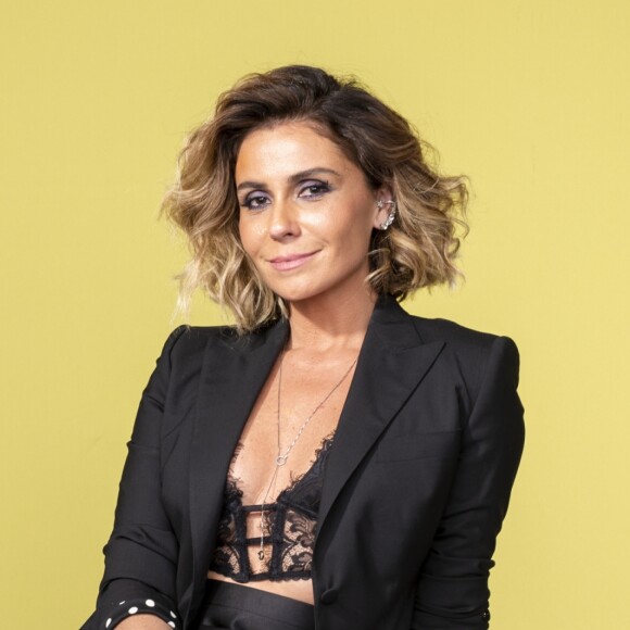 Luzia (Giovanna Antonelli) é baleada para salvar a filha, Manuela (Luisa Arraes), do sequetro, no capítulo de segunda-feira, 13 de agosto de 2018, da novela 'Segundo Sol'