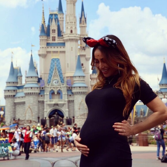 Sabrina Sato foi à Orlando fazer o enxoval da filha