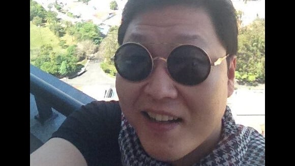Psy, o rapper sul-coreano de 'Gangnam Style', chega a Salvador para Carnaval