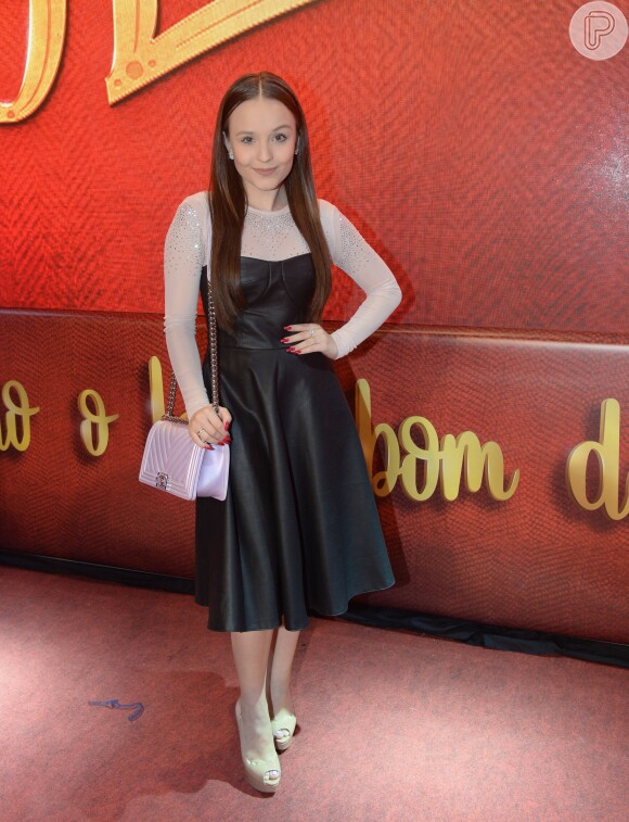Larissa Manoela doou vestido usado na estreia da novela 'As Aventuras de Poliana' para o programa de TV 'Desengaveta', do GNT