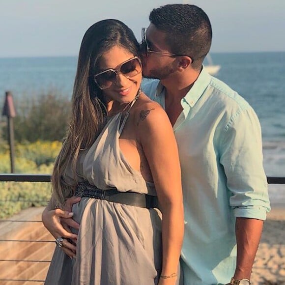 Arthur Aguiar comemorou um ano de relacionamento com Mayra Cardi em junho de 2018